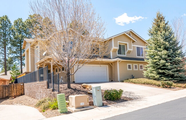 Primary Photo - 1117 N Flowing Springs Trail
