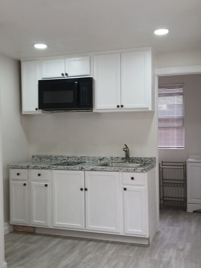 Kitchen - 1184 Wesley Ave