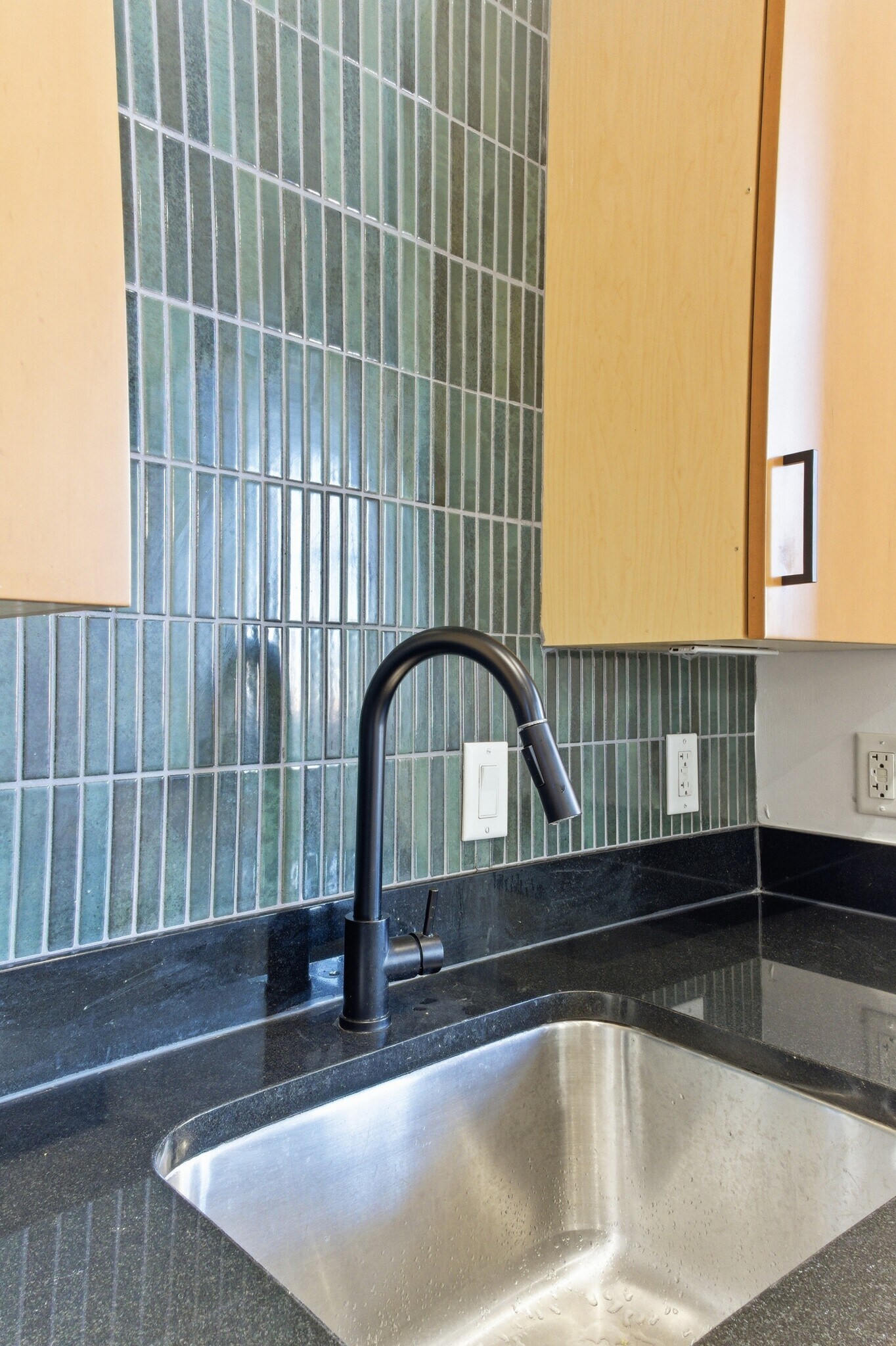 Building Photo - 811 4th St NW