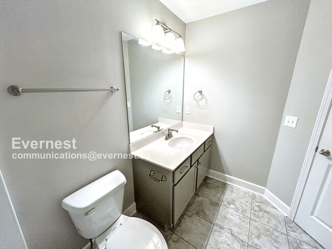 Building Photo - 821 Goswell Dr