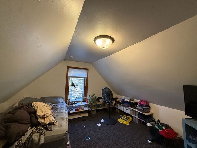 Building Photo - $2,850 | 5 Bedroom, 2 Bathroom House | NO PETS | Available for August 1st, 2026 Move In!