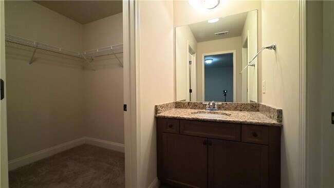 Building Photo - 3361 Lake McGinnis Dr