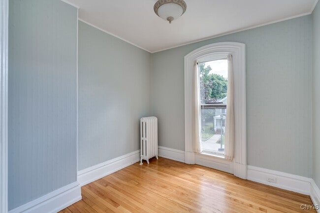 Building Photo - 160 Ten Eyck St