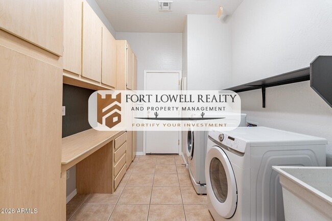 Building Photo - 13354 W San Miguel Ave