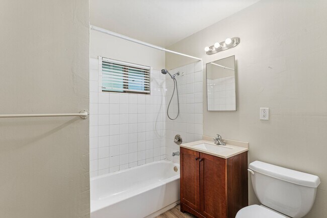 Building Photo - 521nha