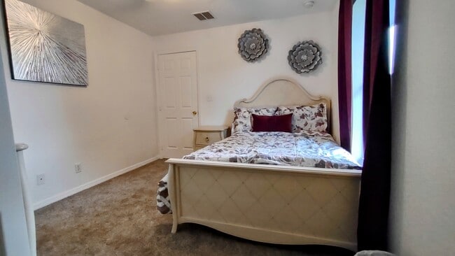 Building Photo - 1519 W 17th St