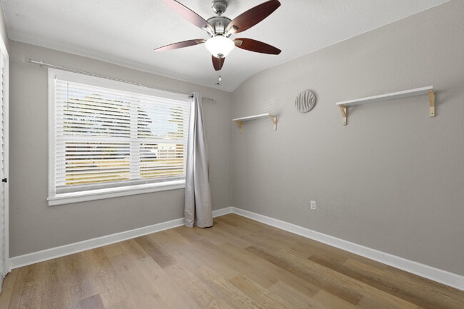 Building Photo - 3505 Prescott St N