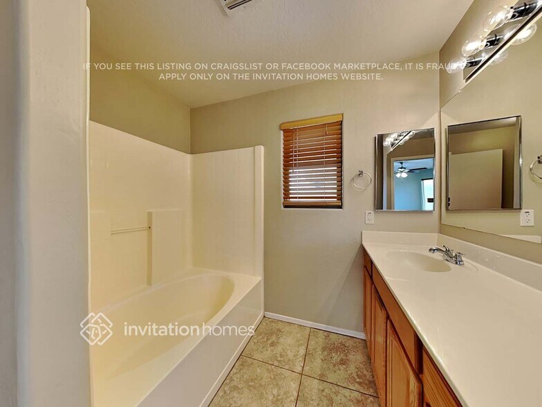 Building Photo - 4421 W Park St