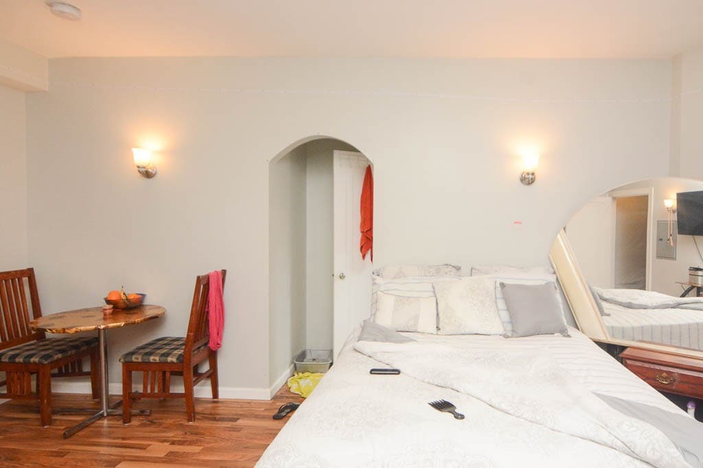 Building Photo - 1712 W Estes Ave