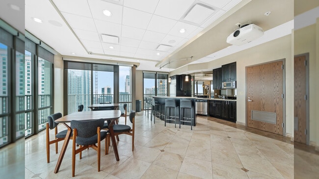 Building Photo - 2 E Erie St