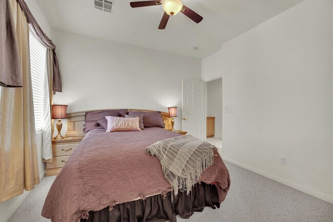 Building Photo - 875 Chaste Ct