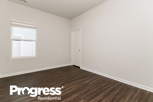 Building Photo - 5 Fifth St