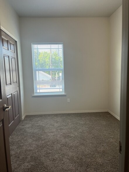 Building Photo - 180 Terminal Ave