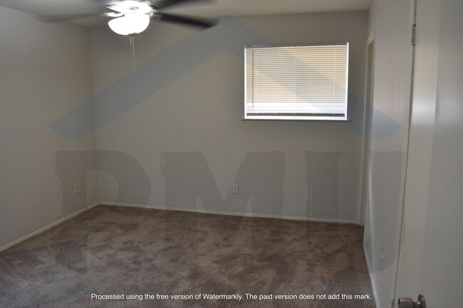 Building Photo - AVAILABLE NOW!!! 3-bed, 2-bath, 2-car gara...