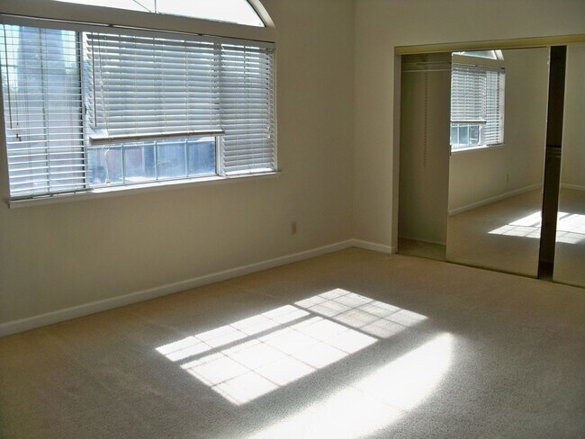 Building Photo - 501 Ramsey Dr