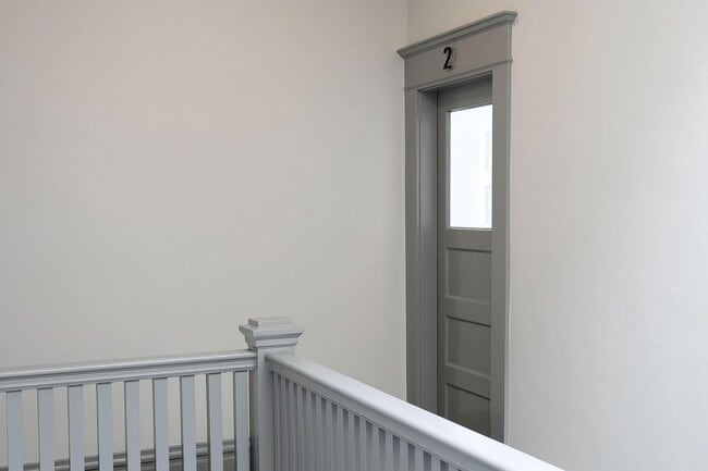 Building Photo - Available 2 Bedroom Unit In The Elmwood!