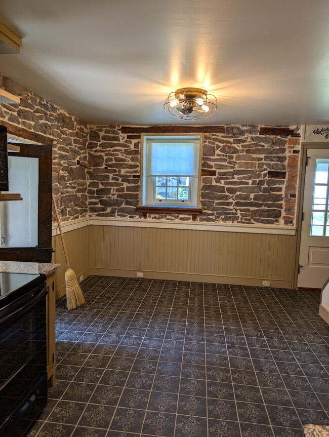 Building Photo - 40 Creamery Rd