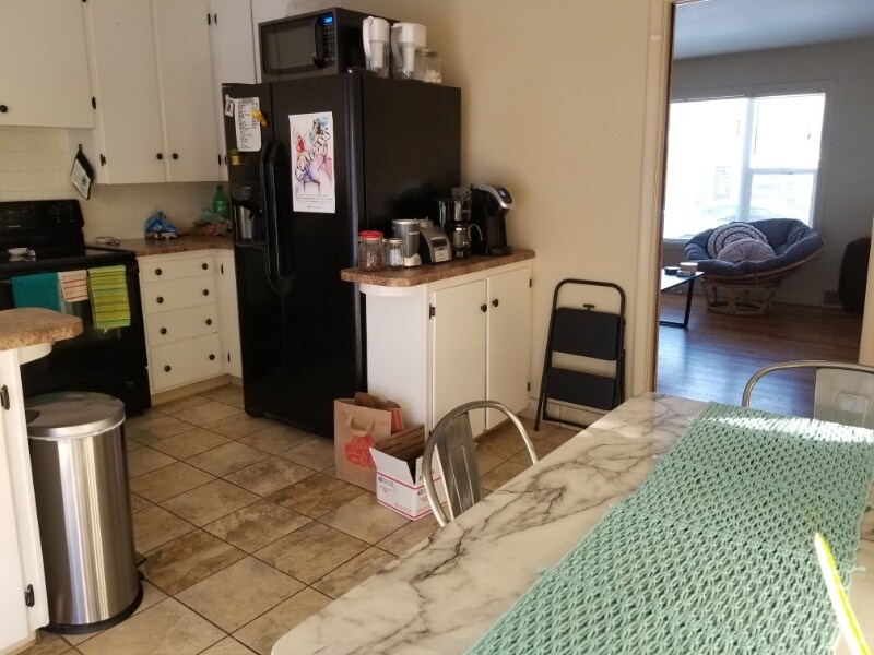 Building Photo - 1325 Crestmore Pl