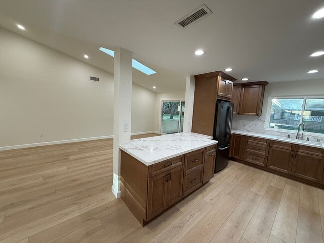 Building Photo - A New El Dorado II just waiting for You