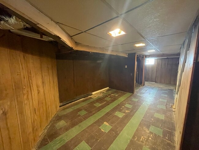 Building Photo - 1611 S Yewdall St