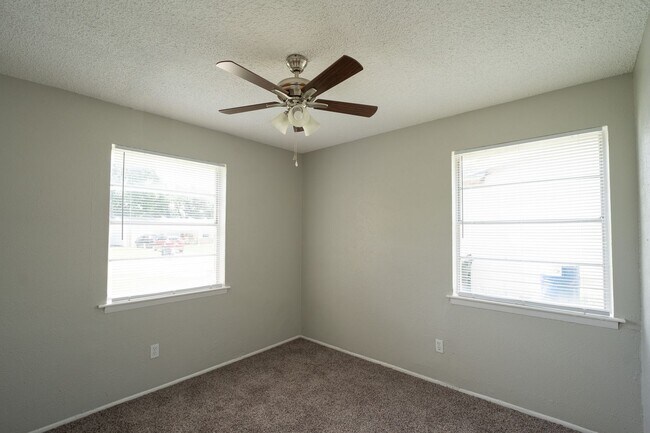 Building Photo - 3 bedroom home in Mesquite!