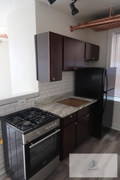 Building Photo - 4588 N Elston Ave