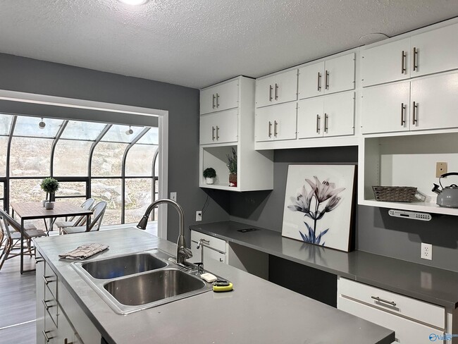 Building Photo - 701 Fagan Springs Dr SE