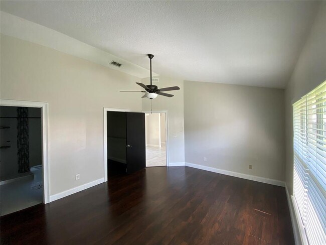 Building Photo - 1419 Spring Ridge Dr