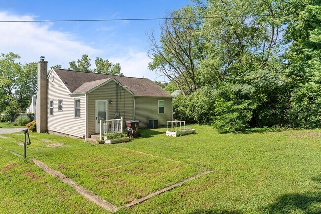Building Photo - 855 Burroughs Rd