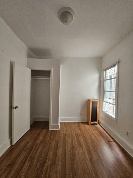 Building Photo - 166 Carteret Ave