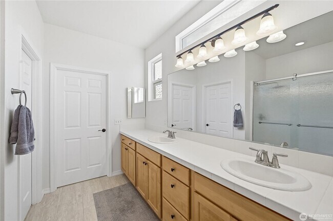 Building Photo - Spacious 2Br in Trilogy at Redmond Ridge 55+ Community