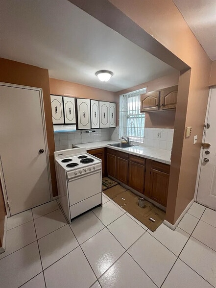 Building Photo - 2613 Bergenline Ave