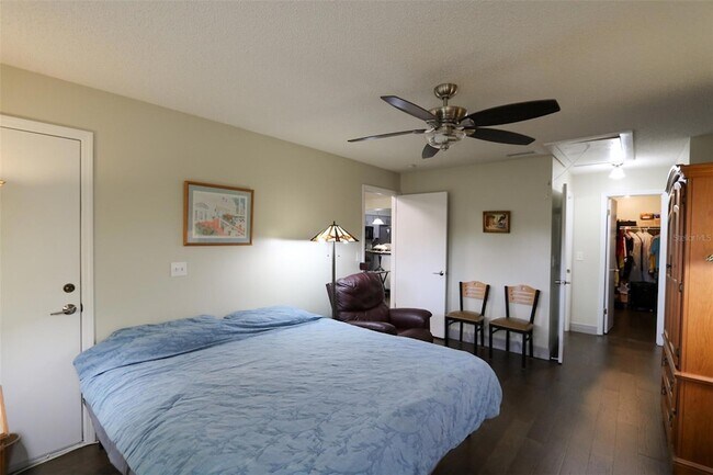 Building Photo - 323 Knottwood Ct