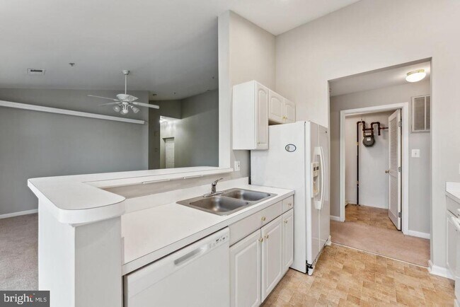 Building Photo - 7524 Snowpea Ct