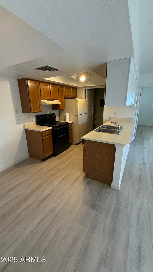 Building Photo - 520 N Stapley Dr