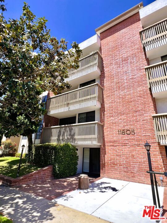 Building Photo - 11805 Mayfield Ave