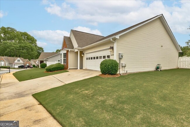 Building Photo - 1033 Pinehurst Dr