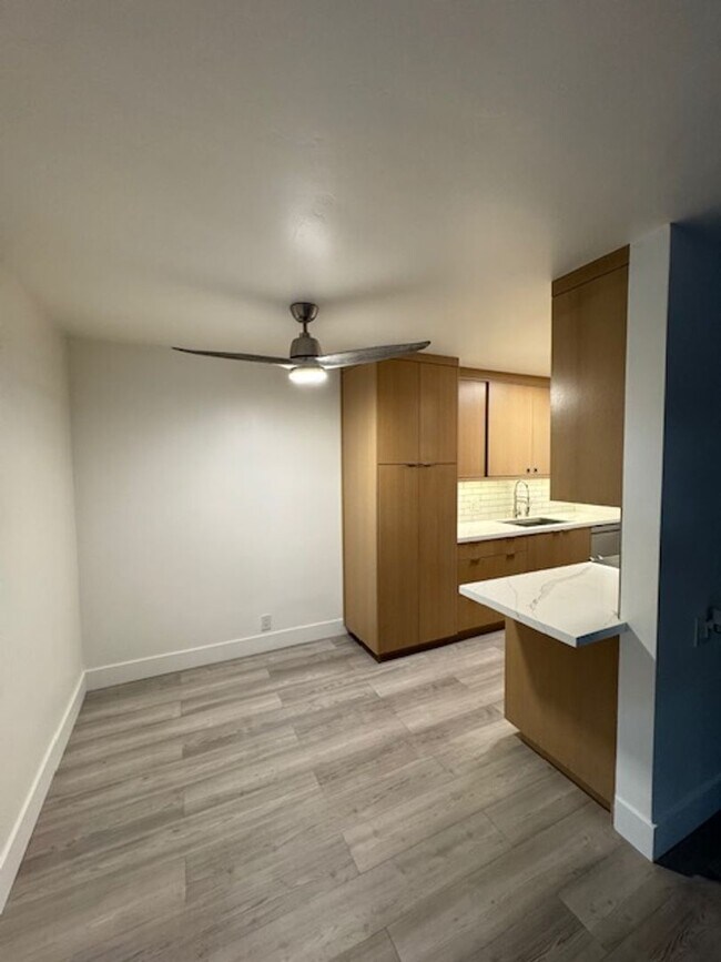 Building Photo - Modern Alamitos Beach 2 bedroom Condo plus...