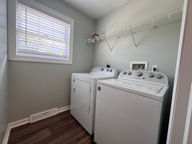 Building Photo - 848 Quadrilla St