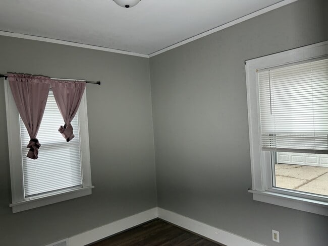 Building Photo - 1203 S West Ave