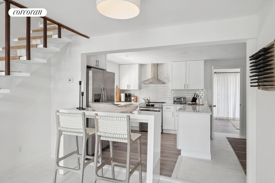 Building Photo - 201 Cove Hollow Rd