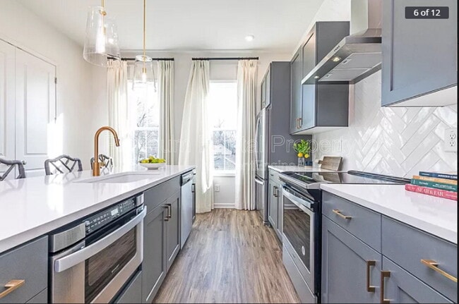 Building Photo - 146 Color Cir