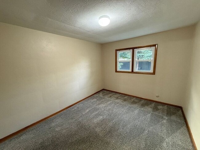 Building Photo - 595 18th St NE