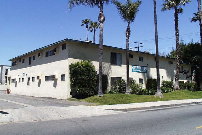 Building Photo - Royal Palms - Quiet Sunny Midcentury Modern