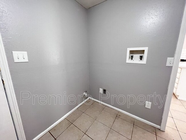 Building Photo - 5128 Booth Ave