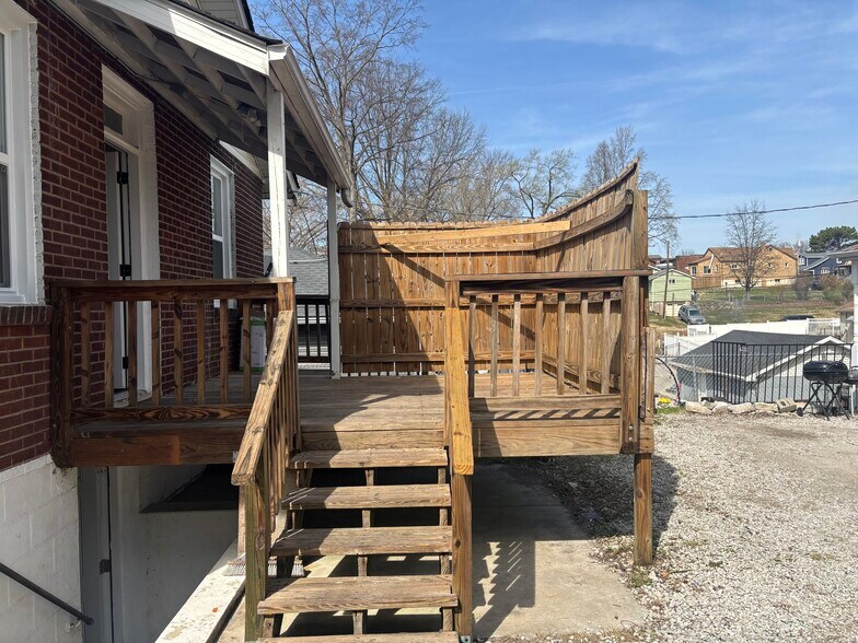 Building Photo - 353 Horn Ave