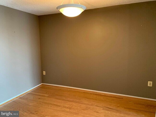 Building Photo - 4500 S Four Mile Run Dr