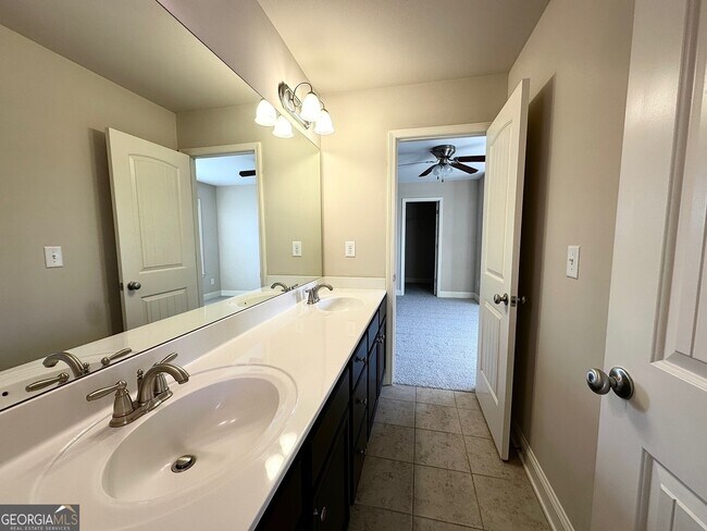 Building Photo - 5605 Upper Creek Ct