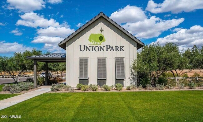 Building Photo - 1964 W Kinfield Trail