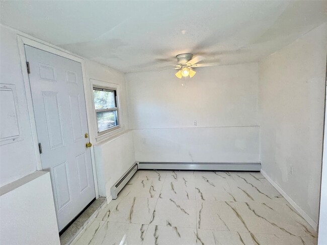 Building Photo - 1 Maple Ln